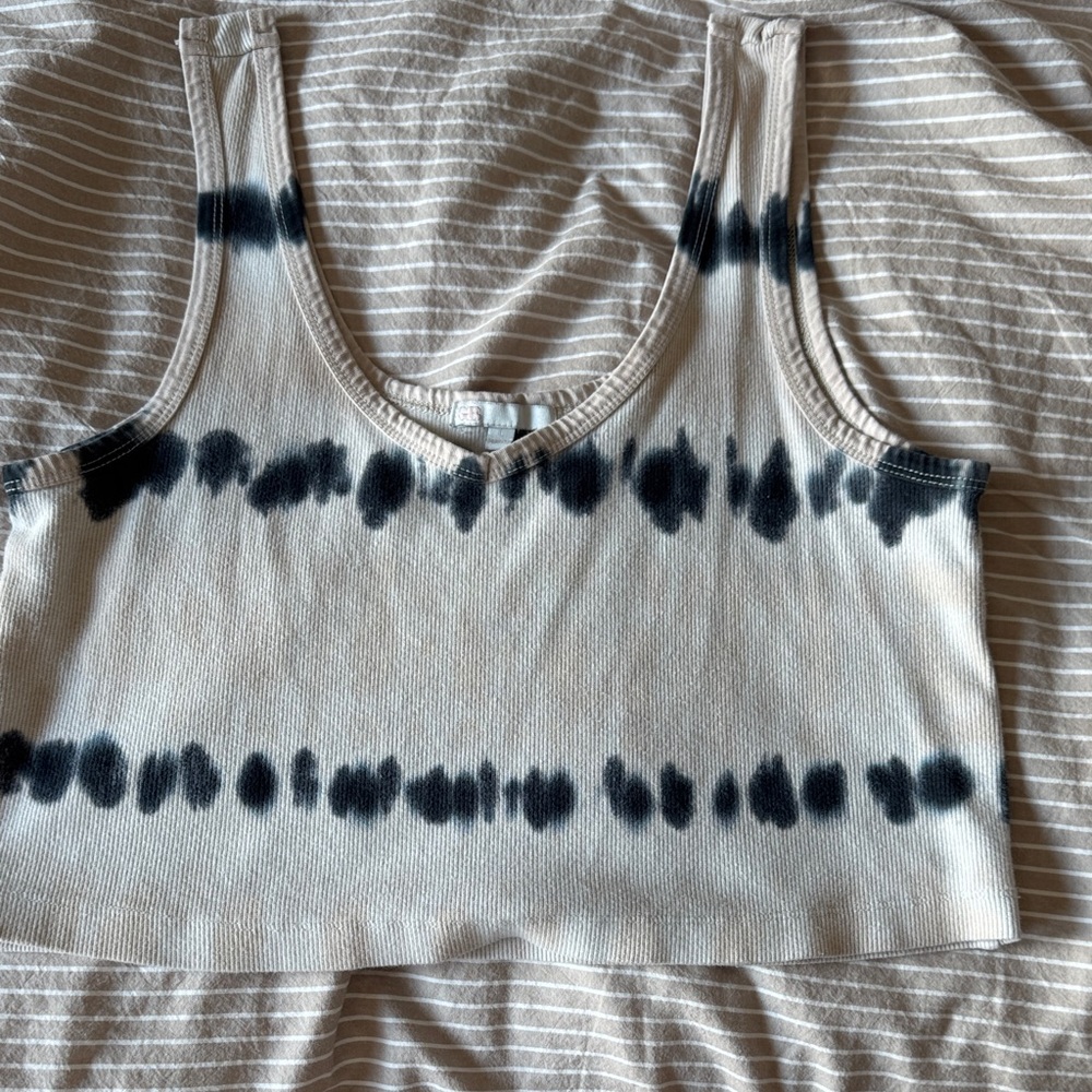 Gianni Bini Monochrome Tie-Dye Crop Top